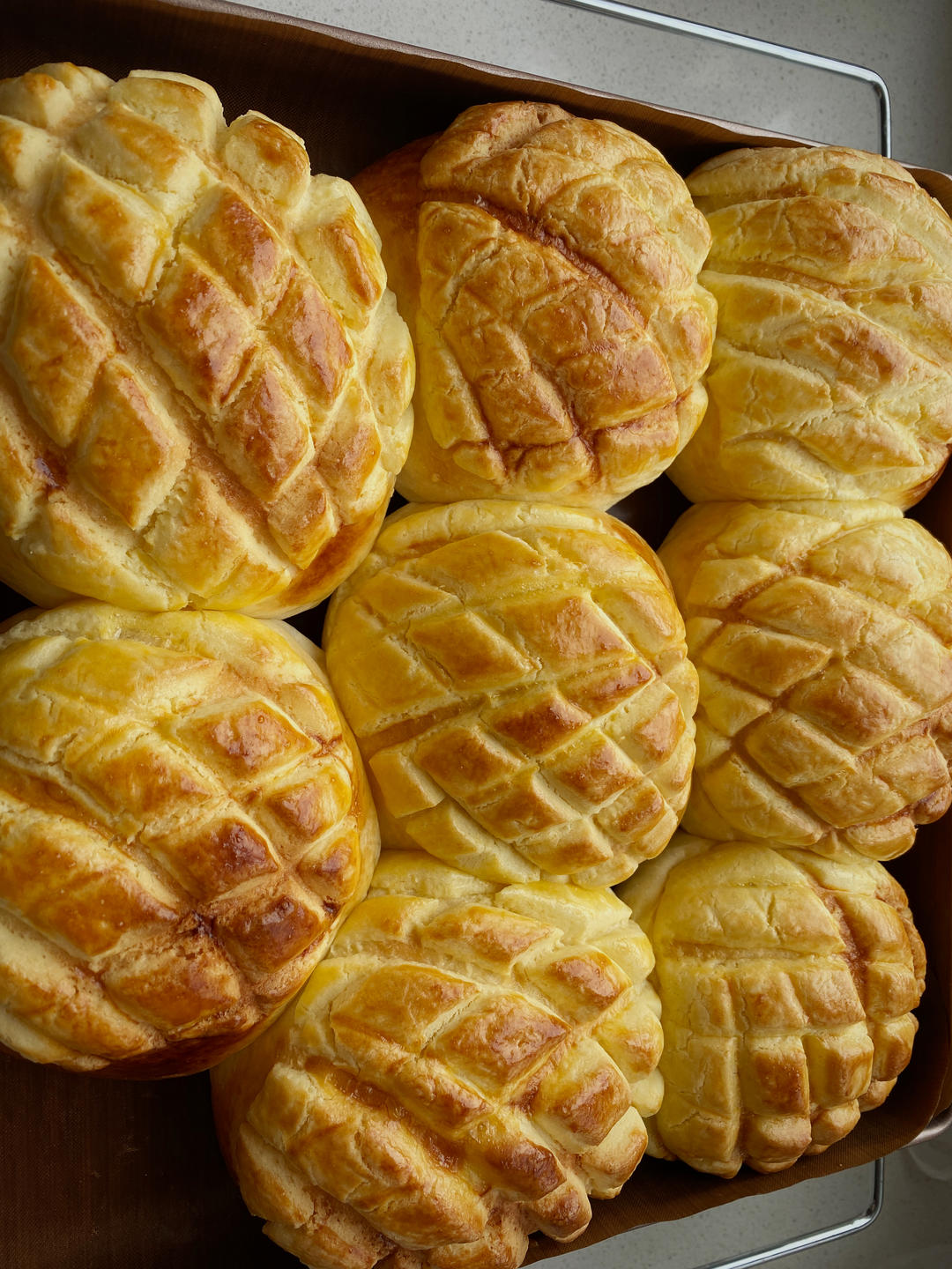 好吃到炸裂的港式菠萝包（附带制作酥皮的小视频）