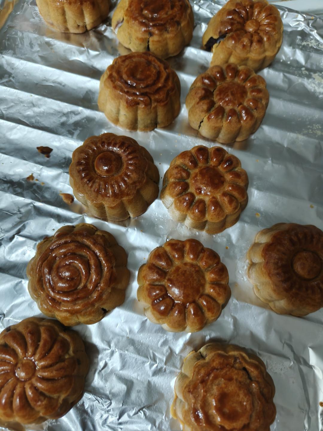 广式月饼－－蛋黄豆沙月饼