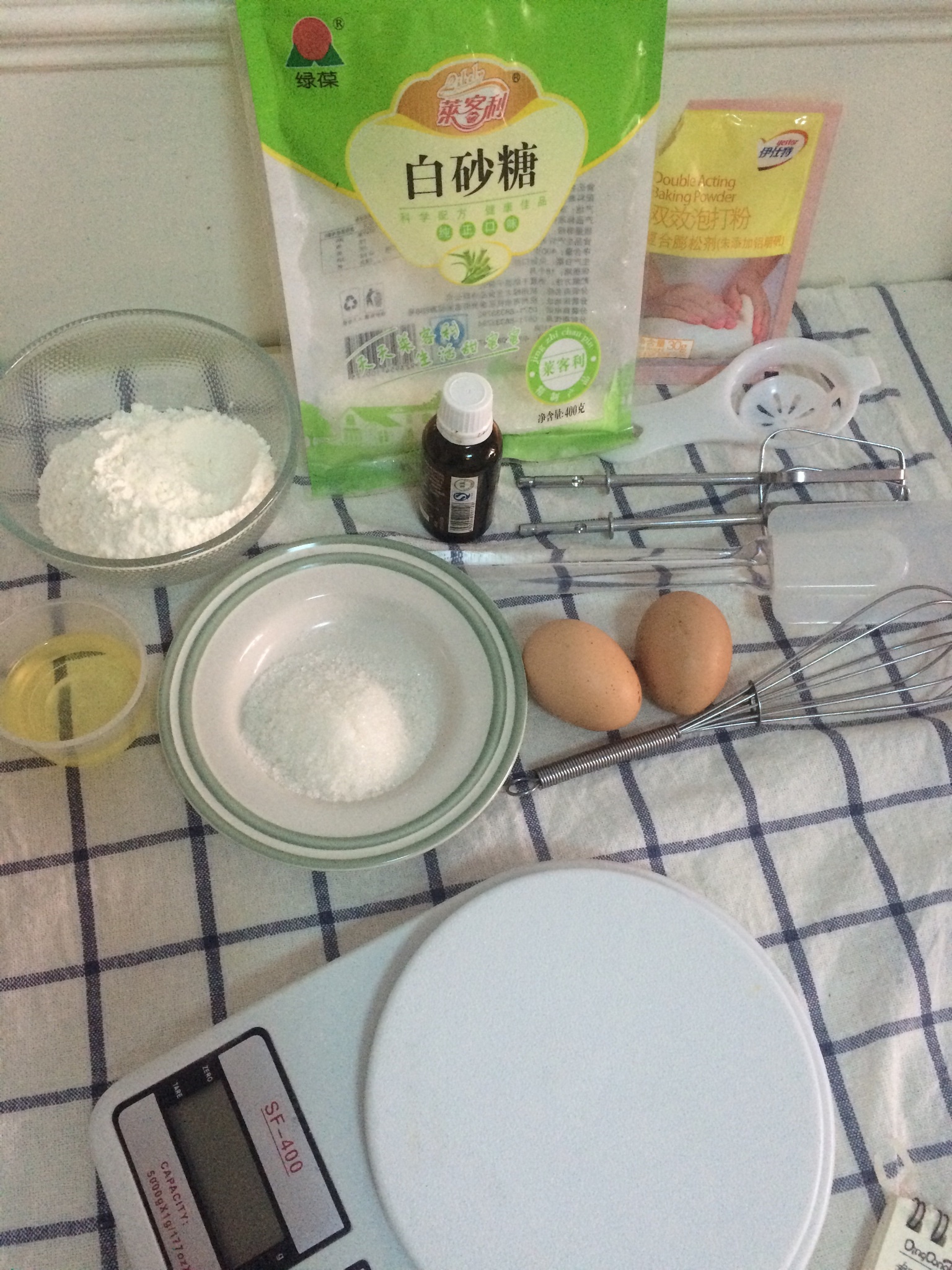 戚风蛋糕（6寸蛋糕胚）的做法 步骤1