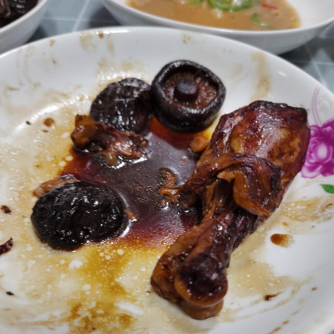 嘎嘎香的卤鸡腿