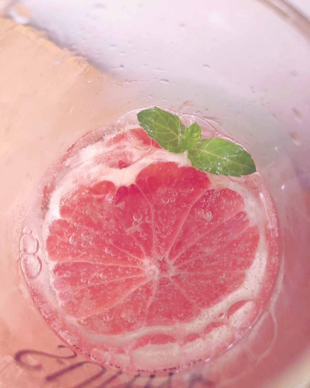 如何get一杯少女心满满的粉红色夏日特饮----蜜桃气泡水