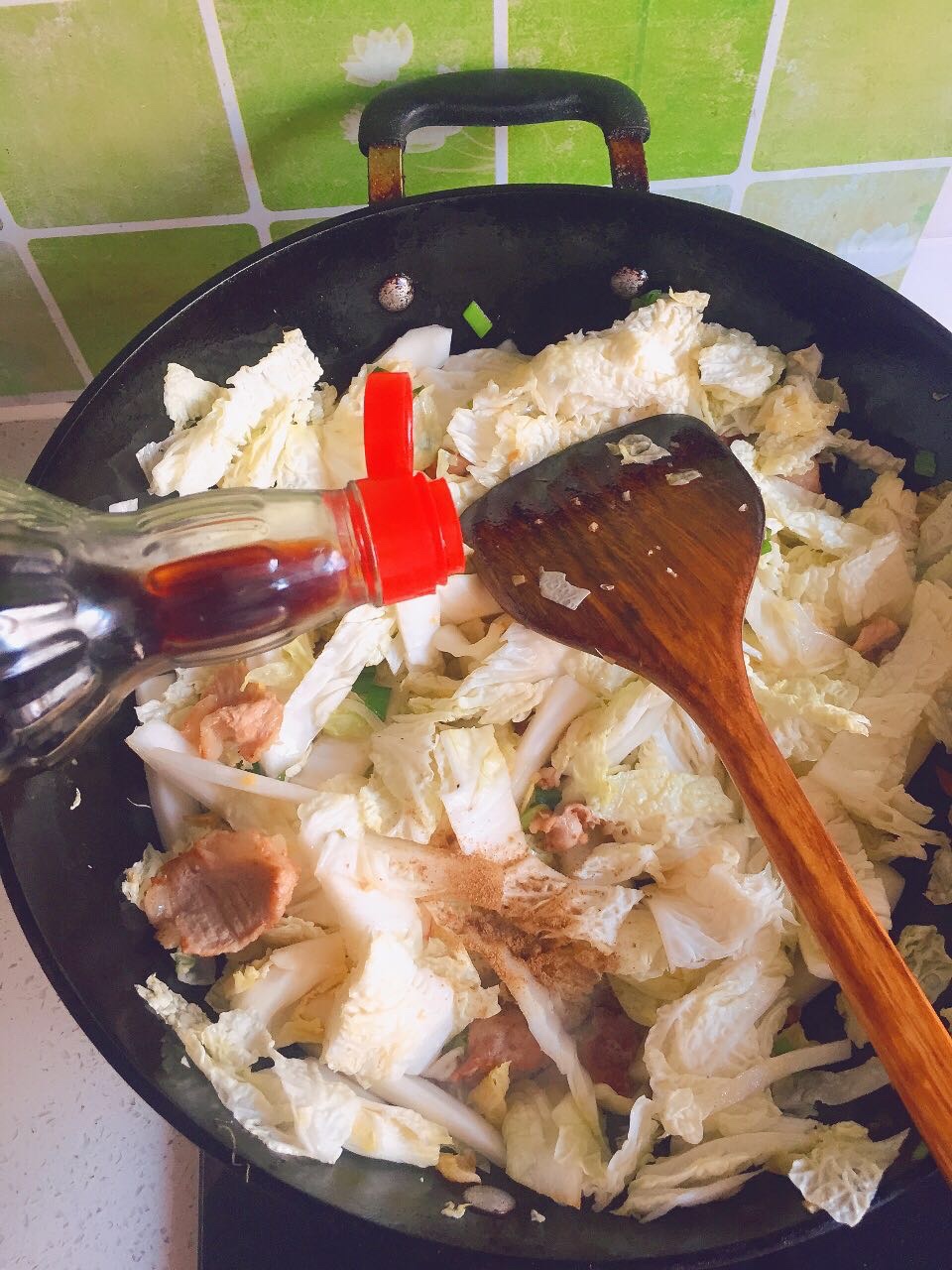 白菜豆腐蚬子汤的做法 步骤3