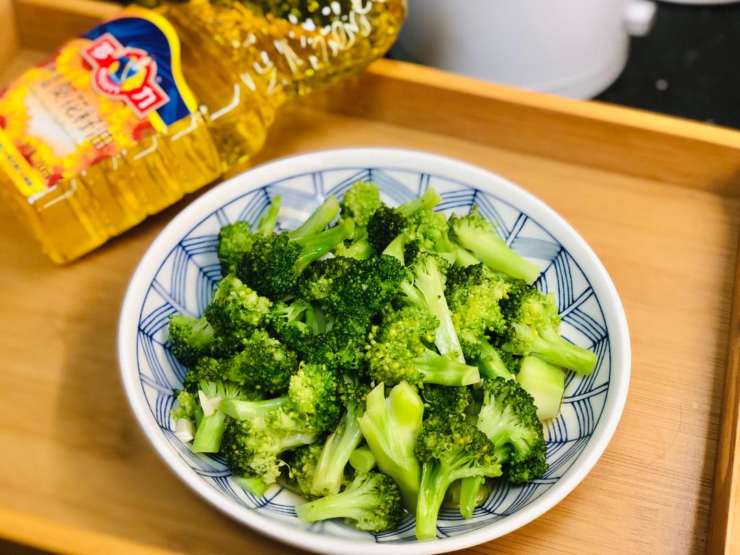 清炒西兰花的做法