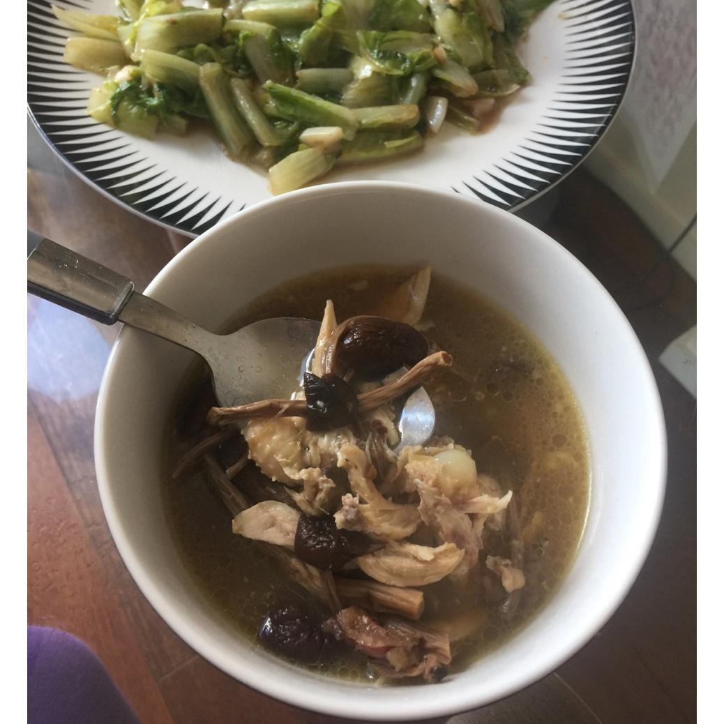 茶树菇煲鸡汤