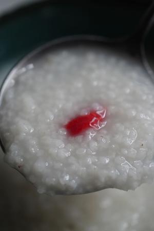 白小米粥的做法 步骤4