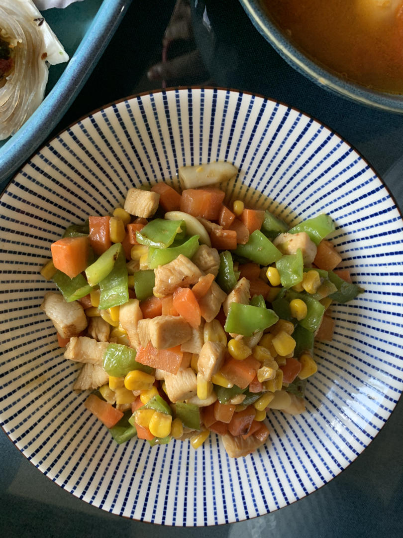 鸡胸肉炒三色蔬