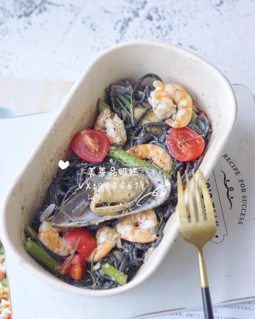 藜麦虾仁轻食沙拉