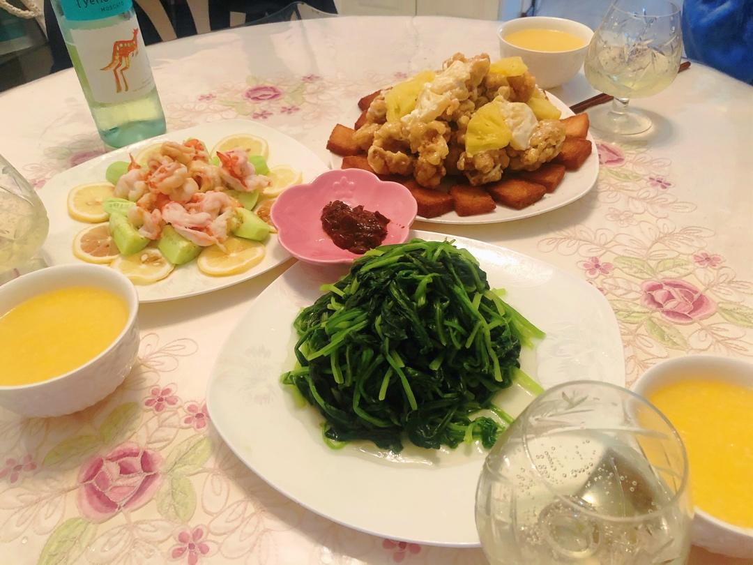 兔子一家的幸福欢宴