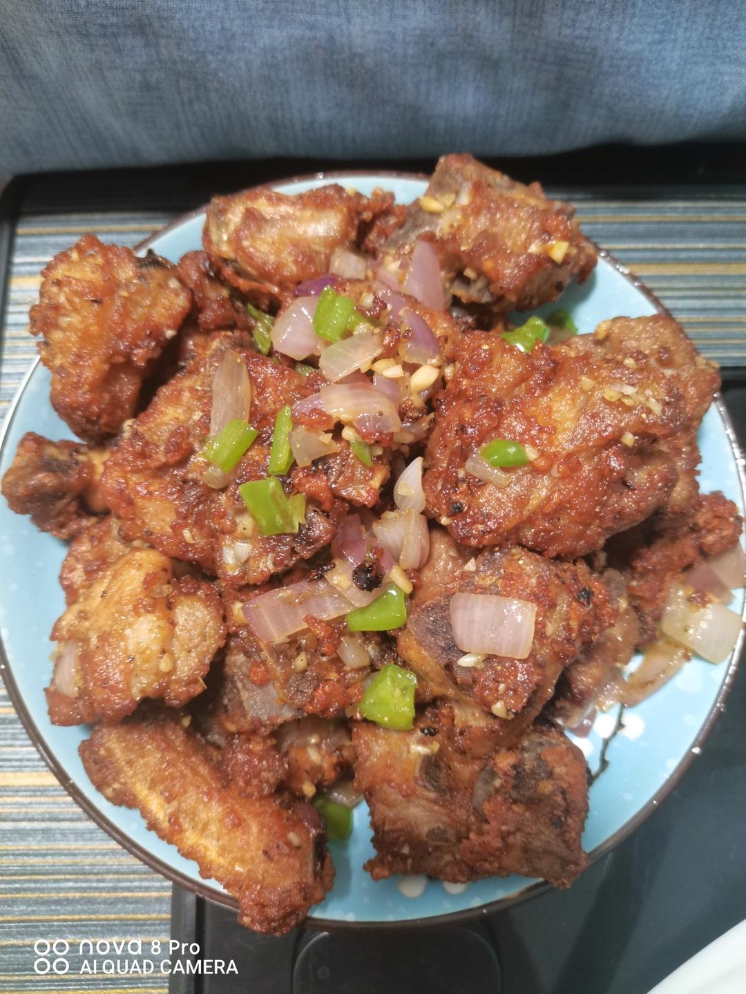完美复刻中餐厅38块钱一份的椒盐排骨，骨香肉烂，好吃到吮手指