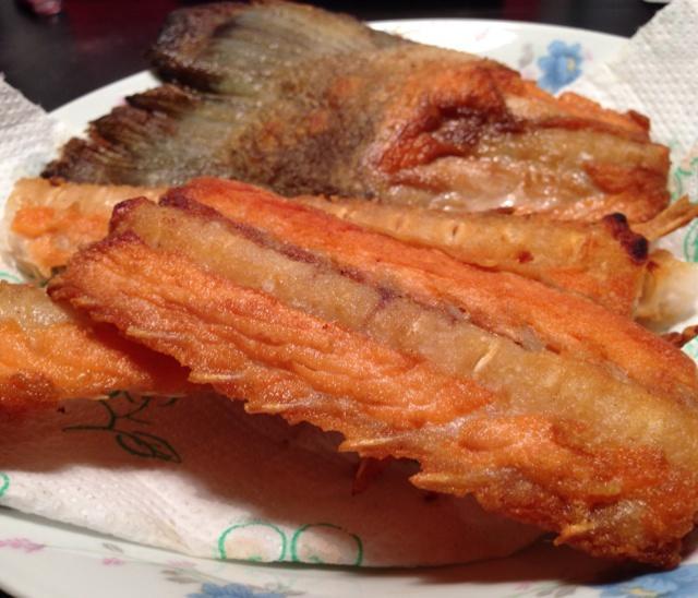 煎三文鱼骨的做法