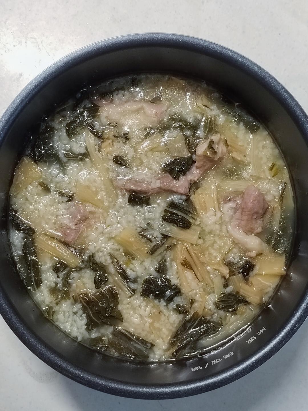 让我想起妈妈的【菜干咸猪骨粥】那股香气实在太温暖！