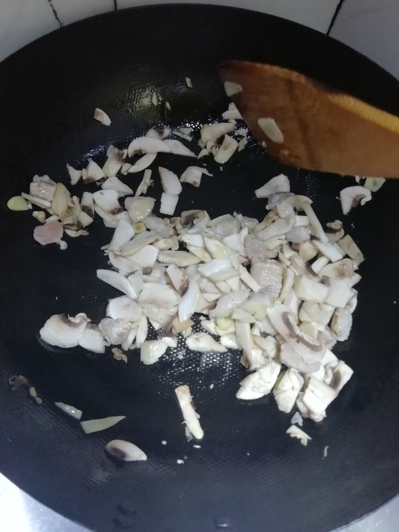 红烧豆腐烩蘑菇的做法 步骤5