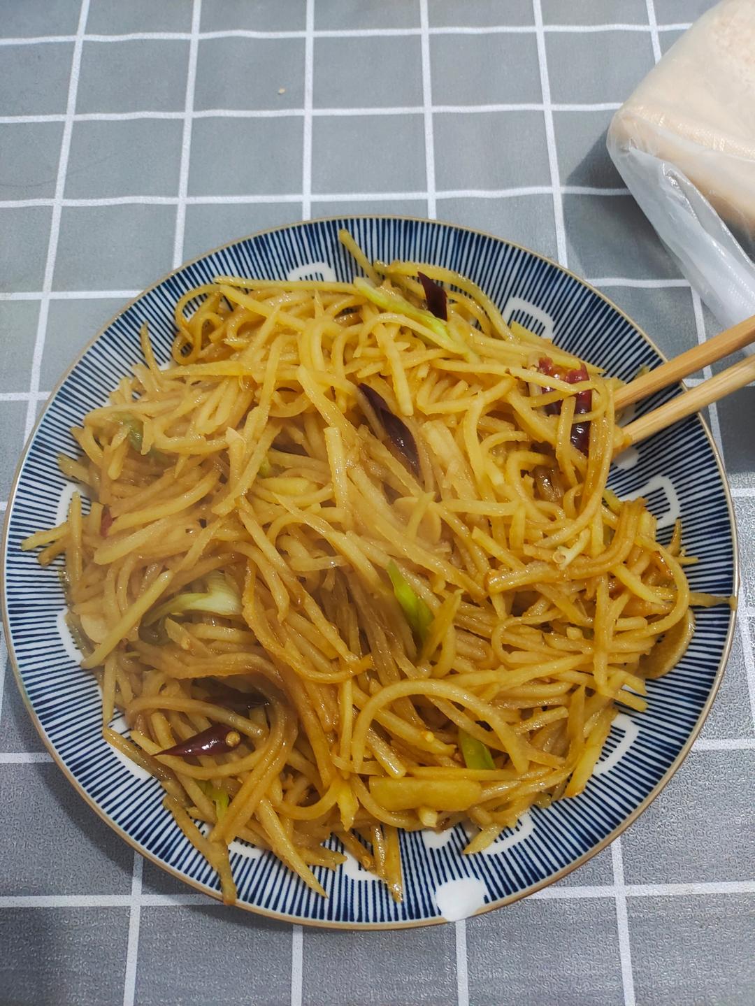 酸辣土豆丝的家常做法 超级下饭