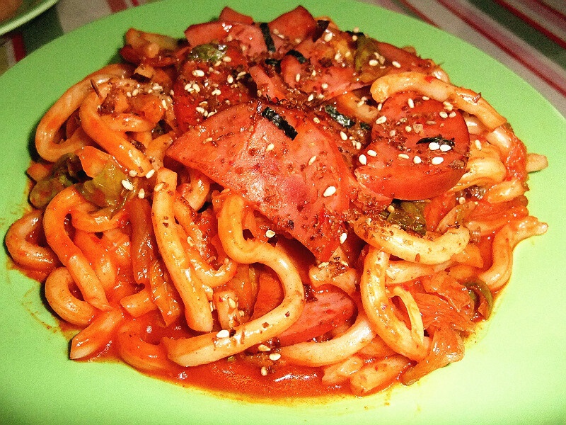 芝士泡菜培根炒乌冬面