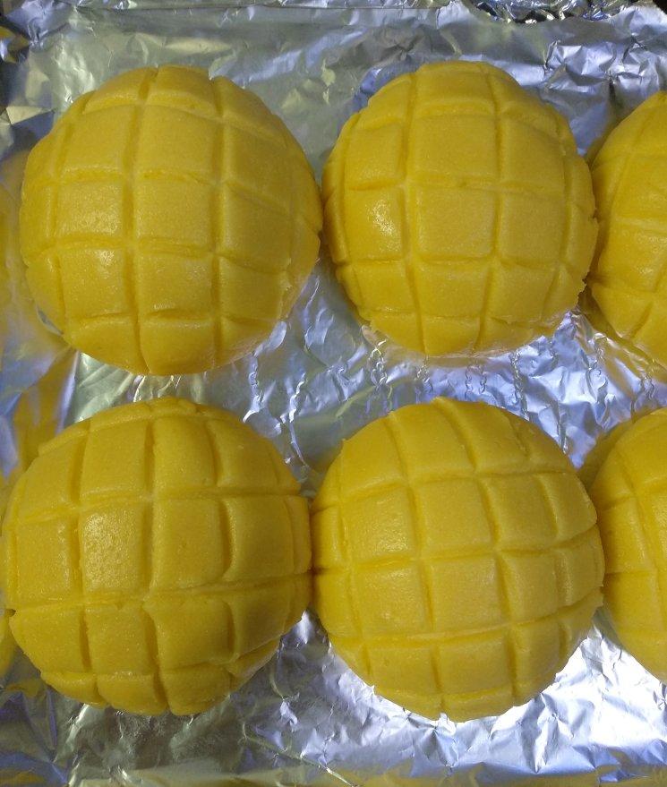 好吃到炸裂的港式菠萝包（附带制作酥皮的小视频）