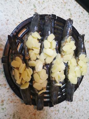 宝宝爱吃的蒜蓉芝士焗虾（空气炸锅版）的做法 步骤2