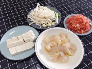 又一神仙营养减脂汤—番茄豆腐巴沙鱼汤的做法 步骤2