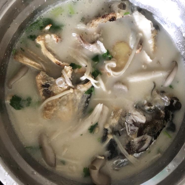 厨师长教你：“鱼头汤”的创新做法，非常详细的讲解，赶紧收藏