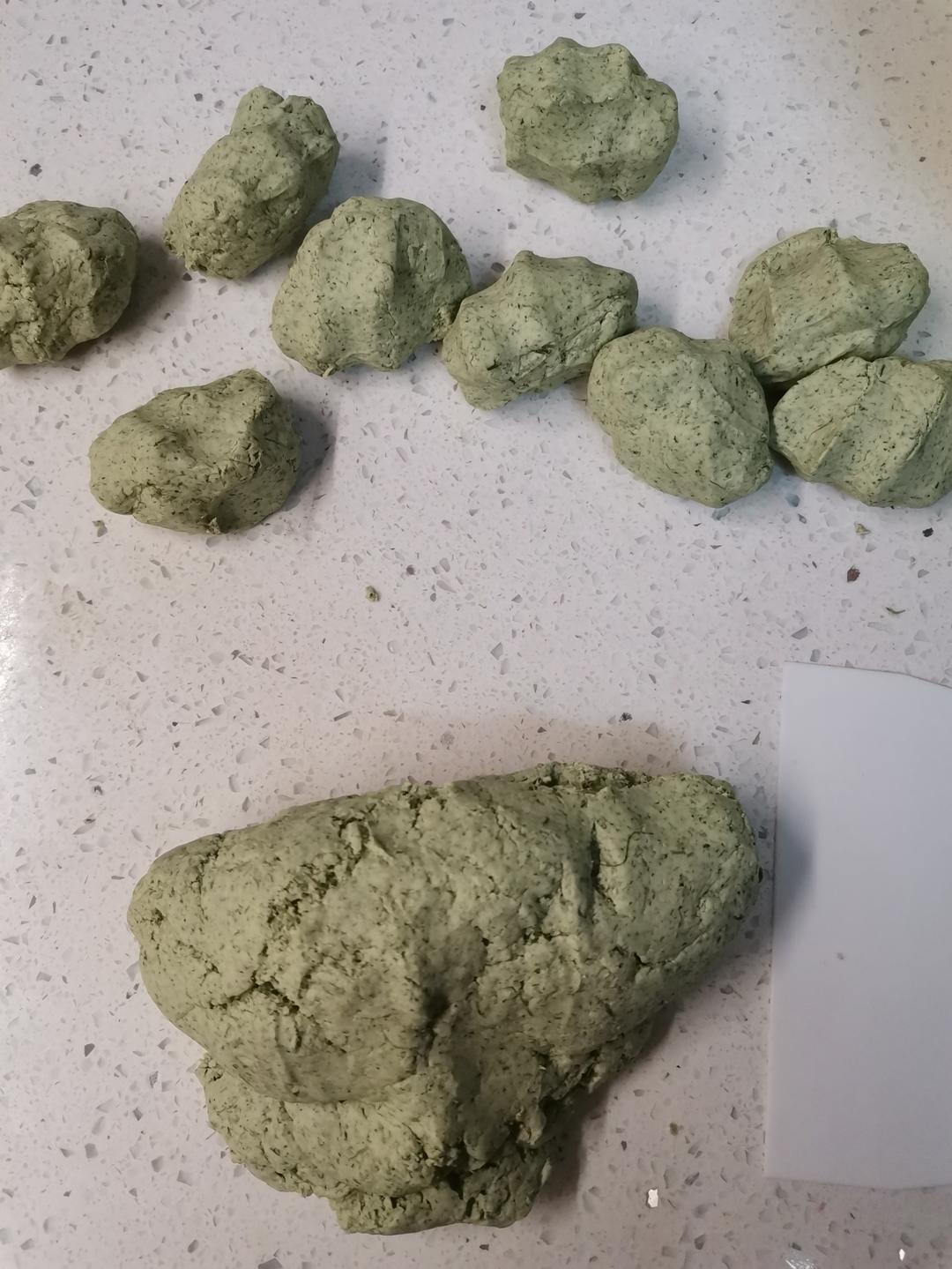 清明必吃的艾草青团