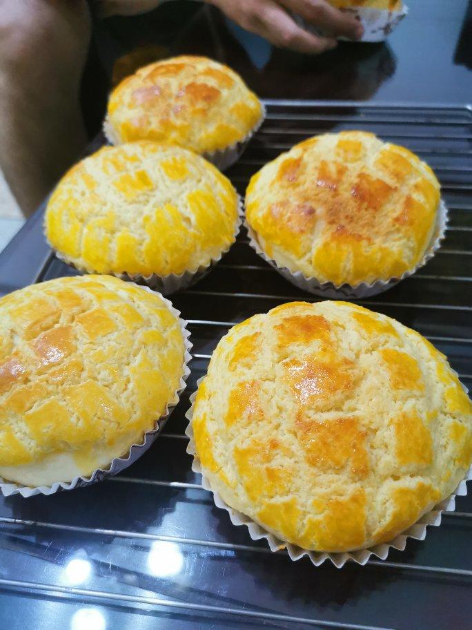 好吃到炸裂的港式菠萝包（附带制作酥皮的小视频）