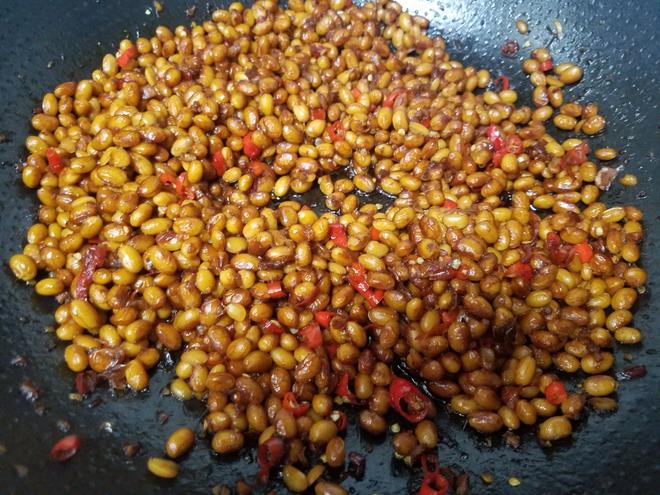 品云蒜蓉指天椒焖黄豆的做法