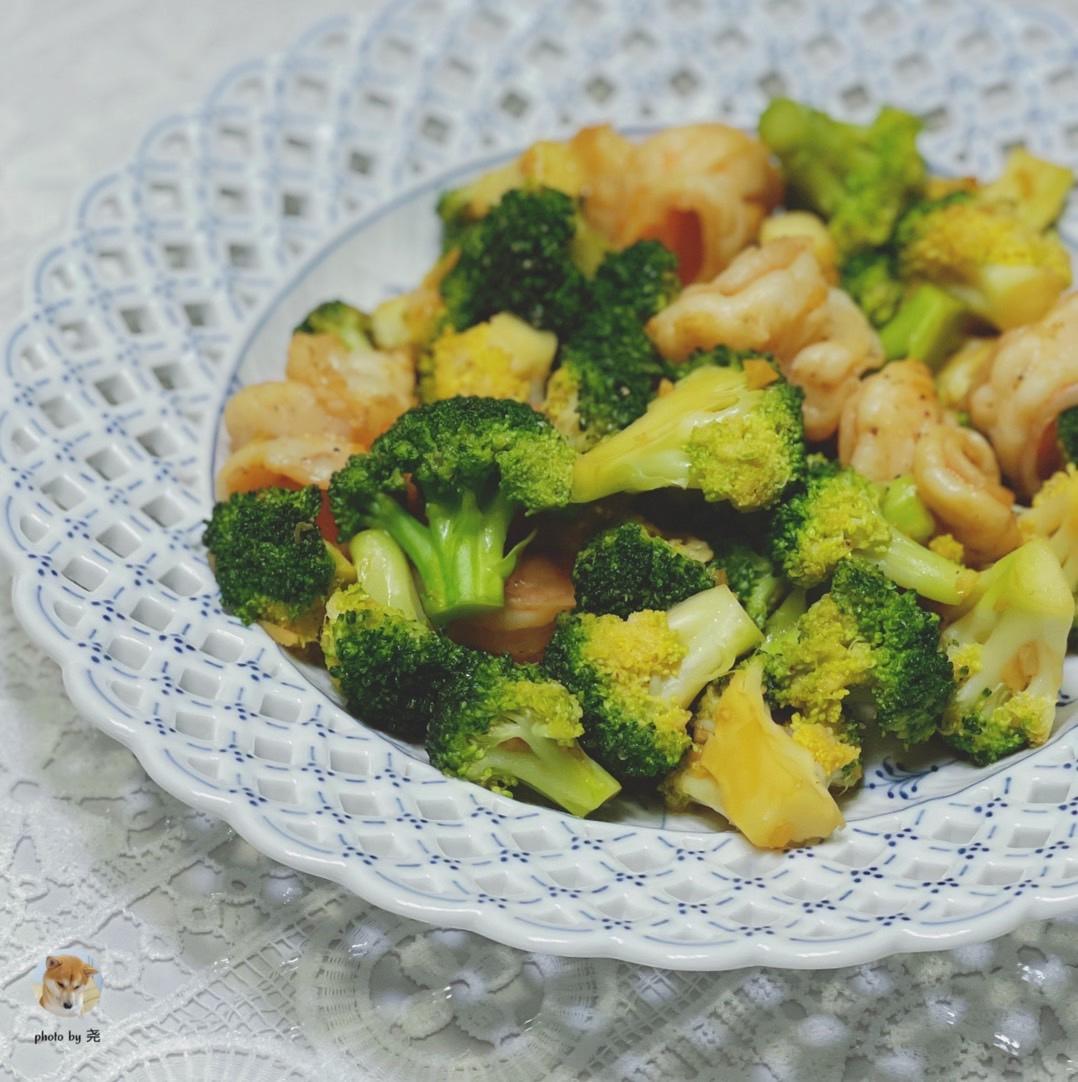 西兰花炒虾仁的做法