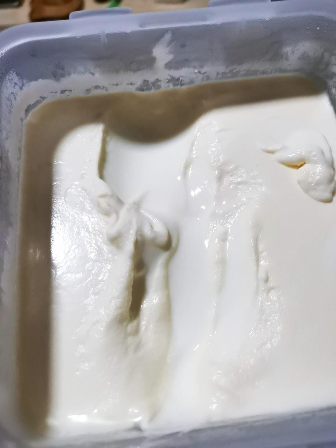 自制酸奶，没有酸奶机，也没有乳酸菌粉，也做成了老酸奶……不过家里得有个带发酵功能的烤箱才行……