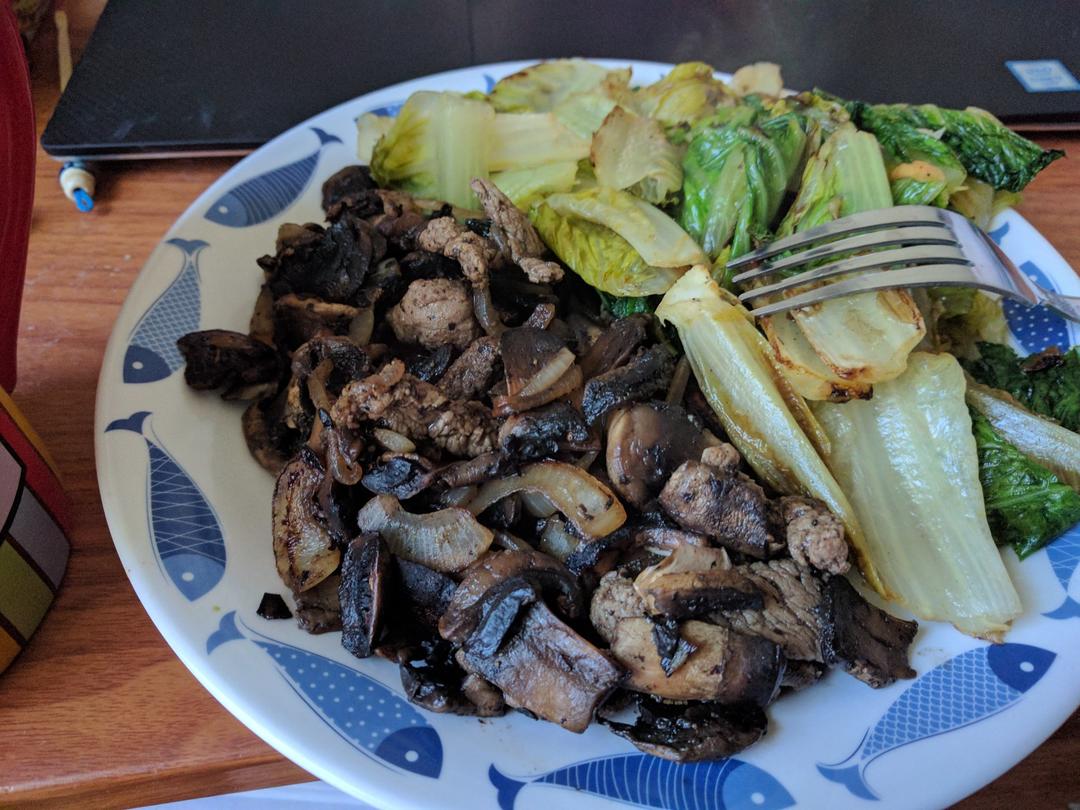 牛肉粒炒蘑菇