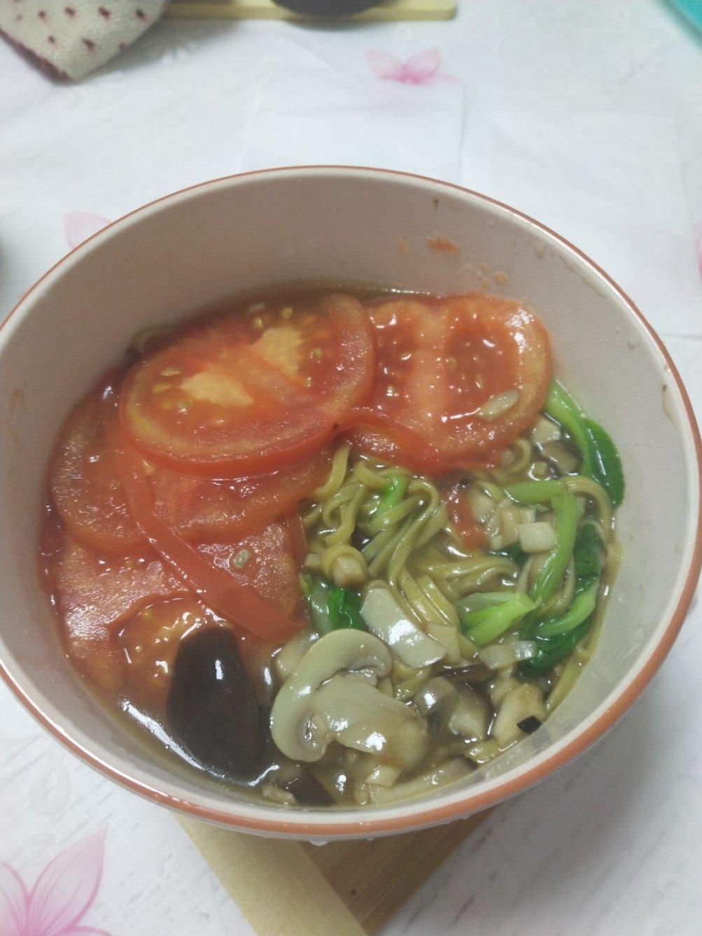 菌汤面条 看得见的香菇 尝得到的鲜美 这才是真正的菌汤