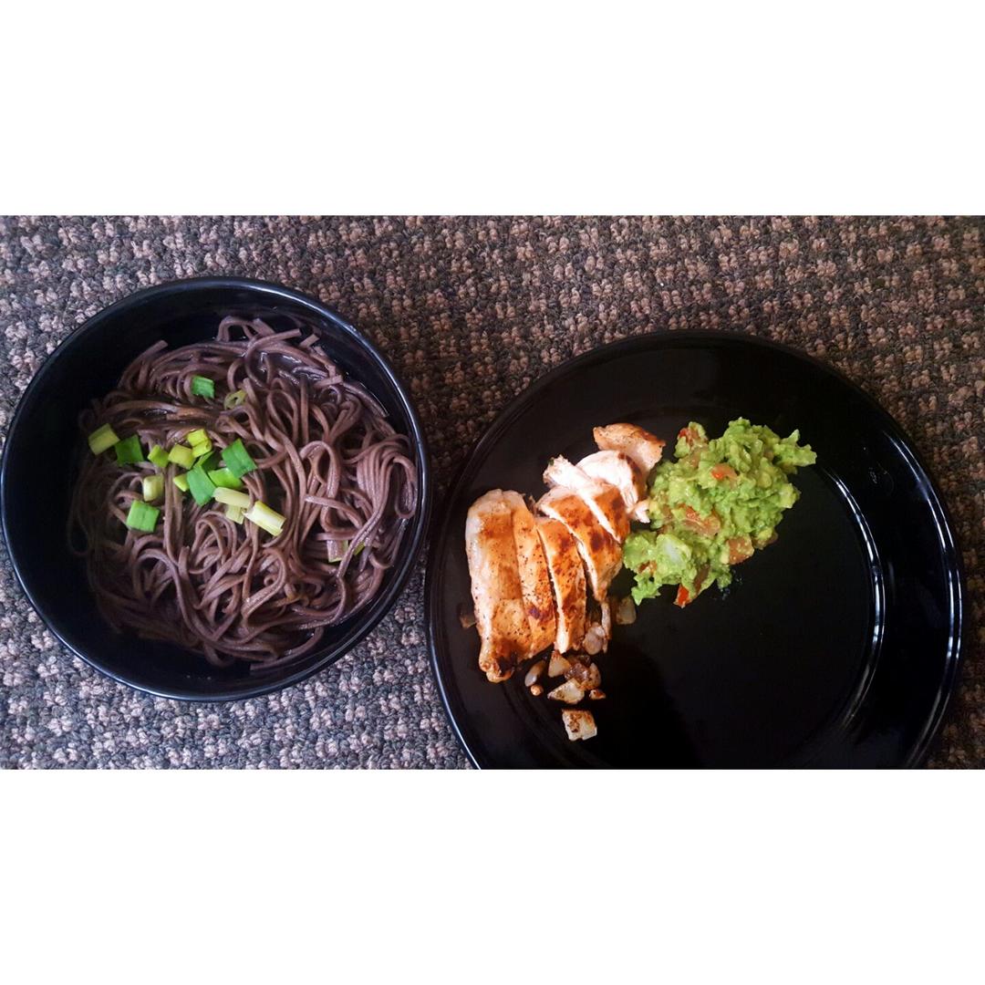 【日式清新一人食】牛油果溏心蛋拌冷荞麦面配无油照烧鸡胸（减脂增肌）