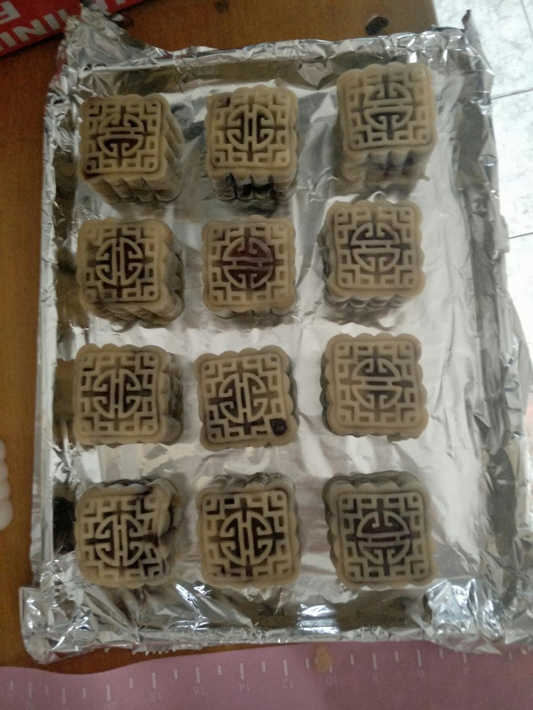 广式月饼－－蛋黄豆沙月饼