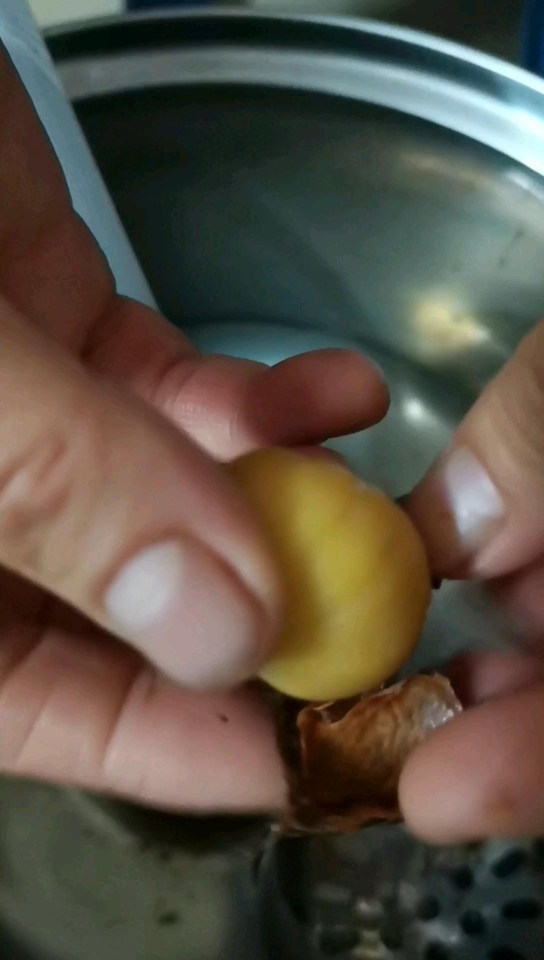 巧剥板栗皮的方法