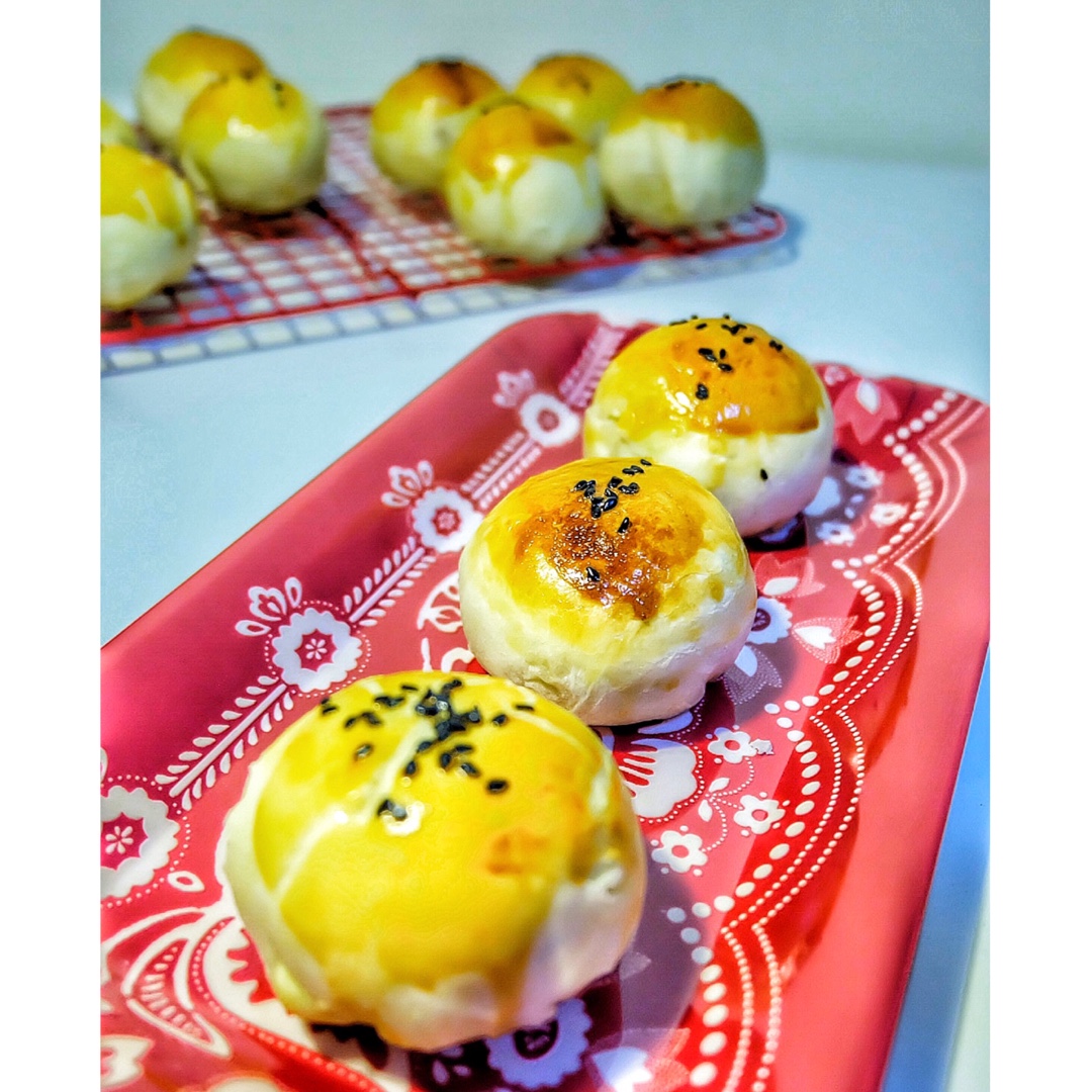 蛋黄酥 Danhuangsu