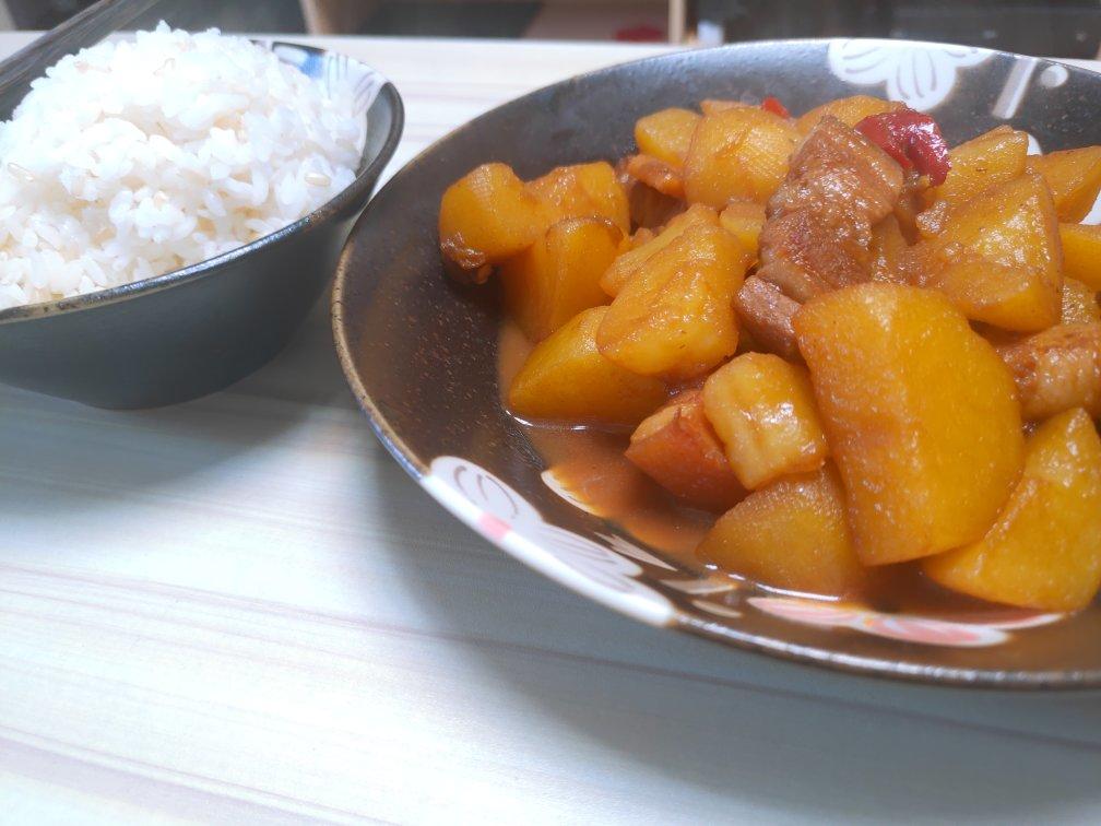 红烧肉炖土豆