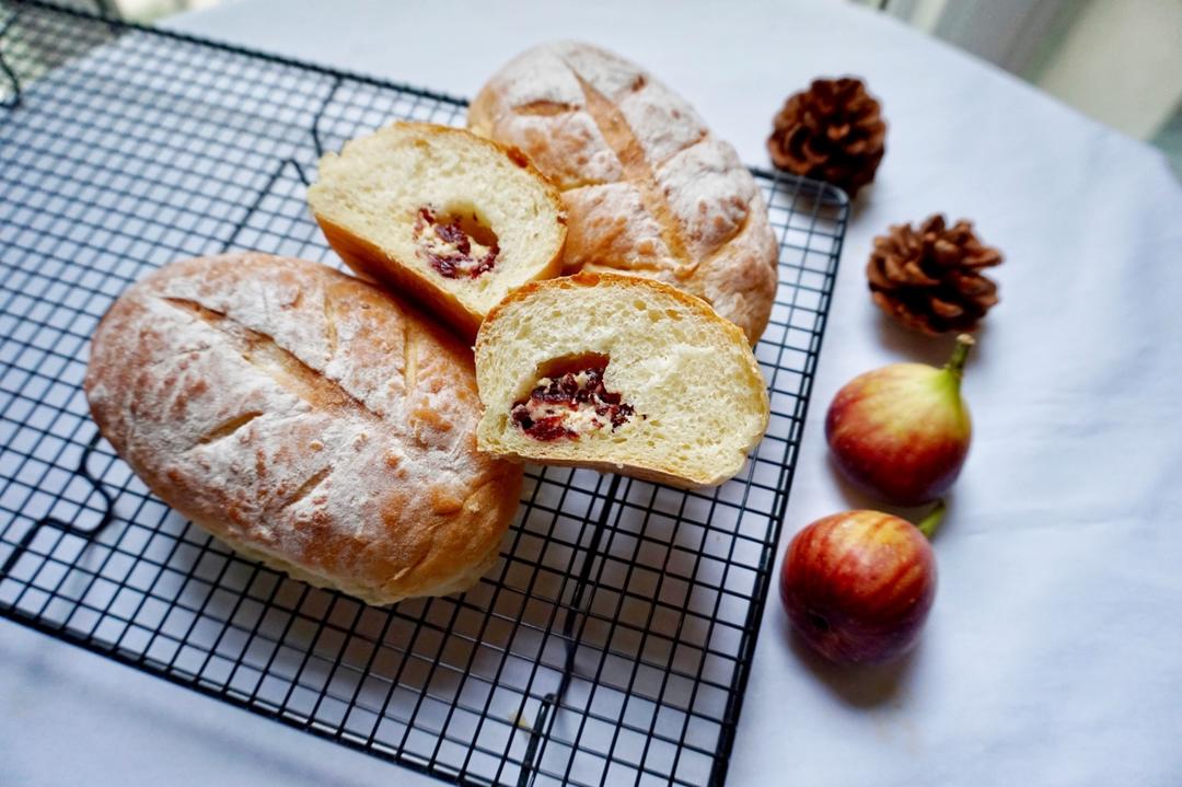 全麦蔓越莓核桃软欧包