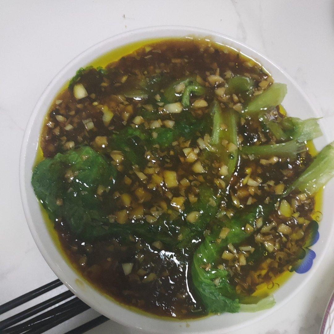 蒜蓉蚝油生菜，清脆爽口，色香味俱全