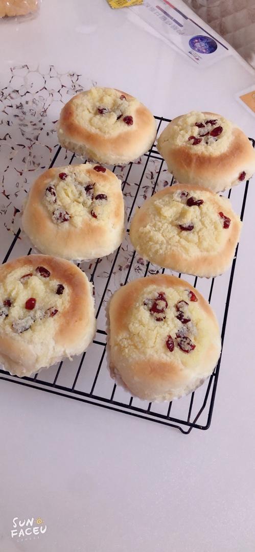 椰蓉蜜豆泡浆面包