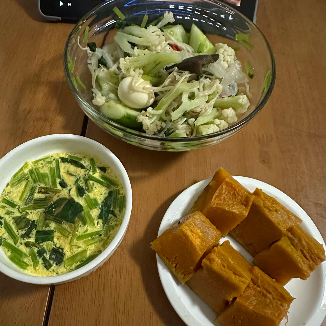 蘸汁菠菜鸡蛋糕——春季养生多吃菠菜