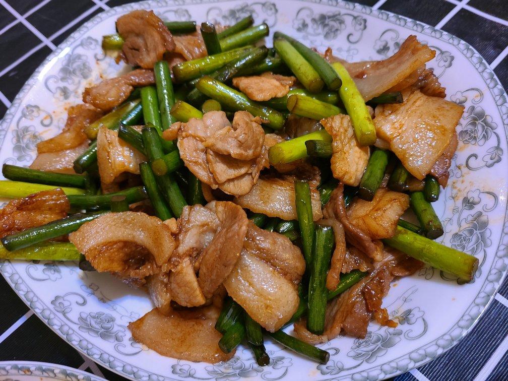 家常菜蒜薹炒肉（蒜苔炒肉）