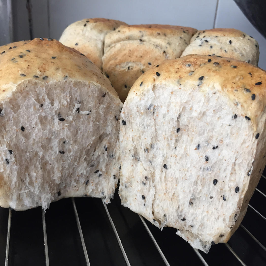 全麦黑芝麻核桃吐司