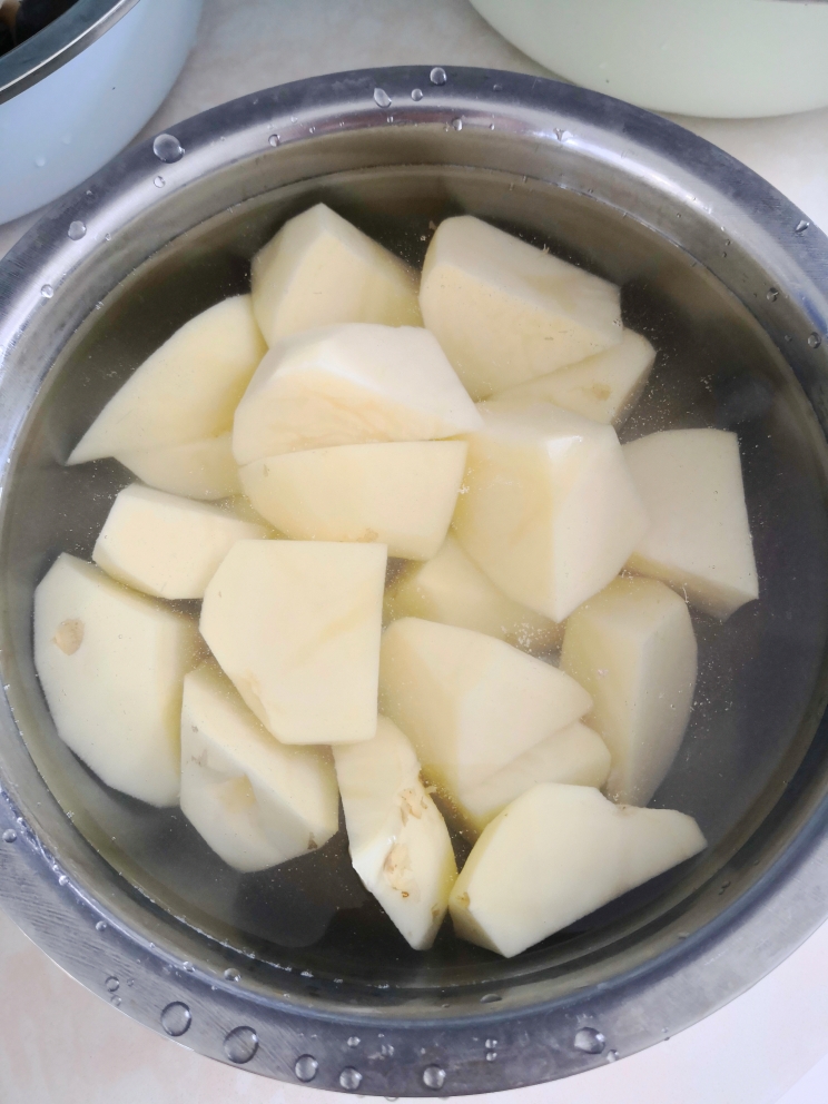 香菇土豆炖大公鸡的做法 步骤4