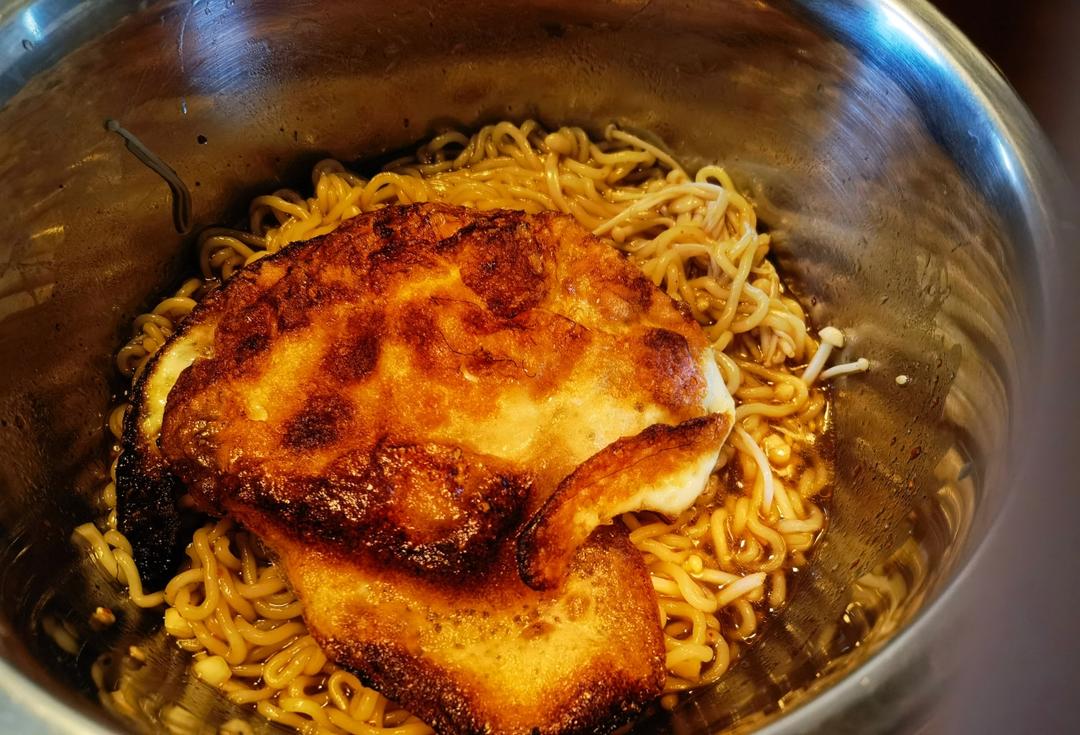 🔥好吃到一滴汤汁都不能放过～酸汤泡面