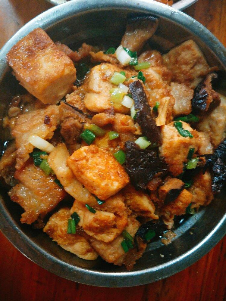 豆腐午餐肉五花肉焖香菇