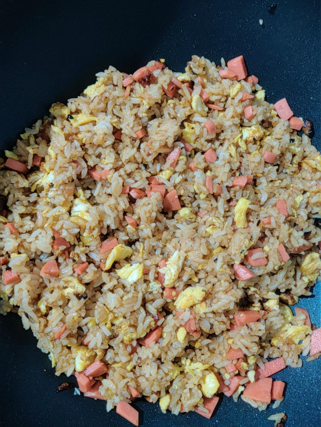 超级好吃的酱油火腿蛋炒饭！