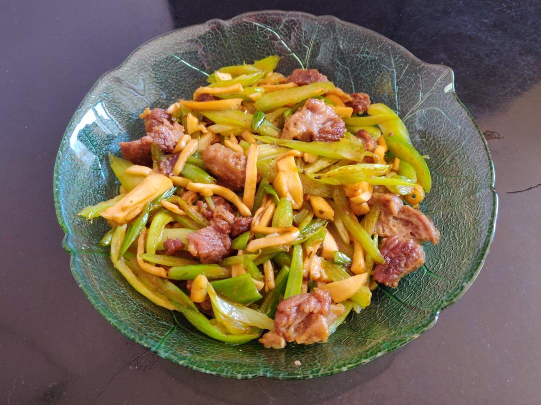 家常菜~杏鲍菇烧牛肉粒