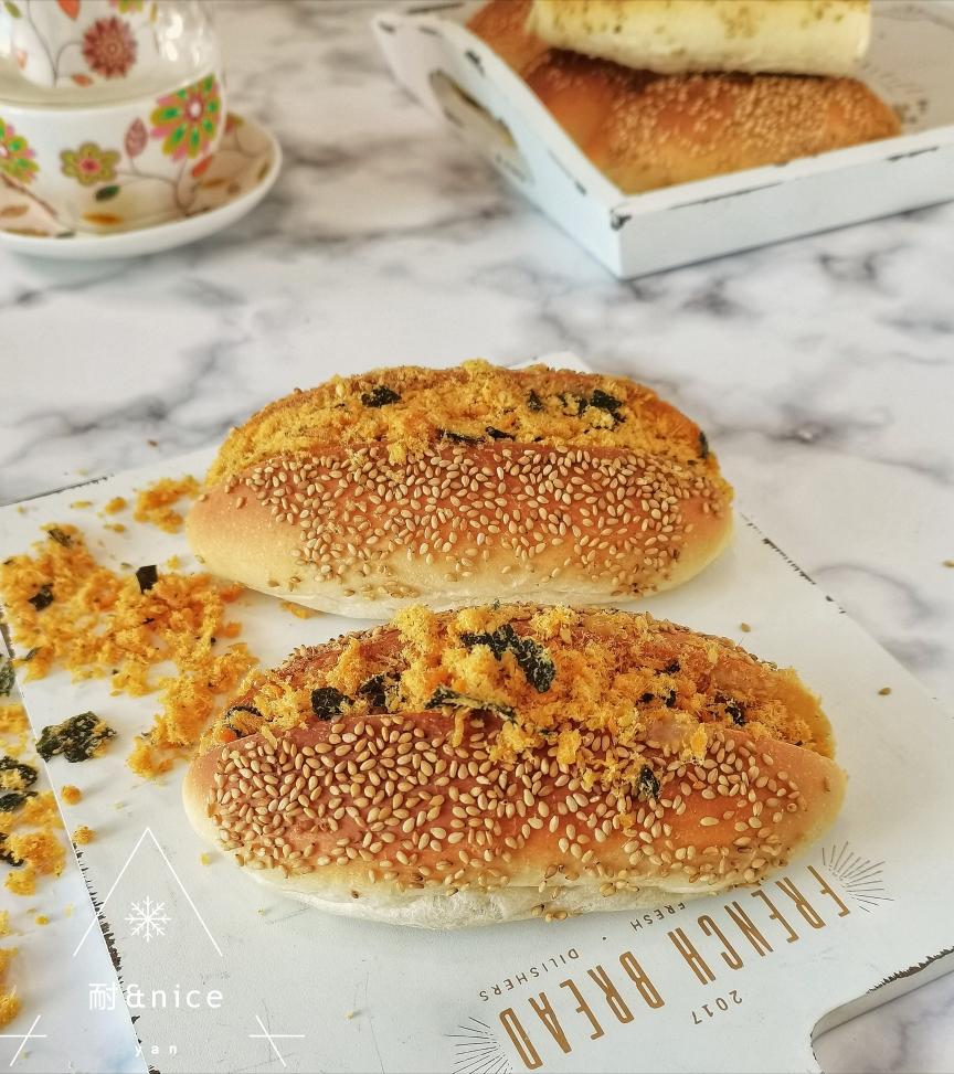 芝麻沙拉肉松包