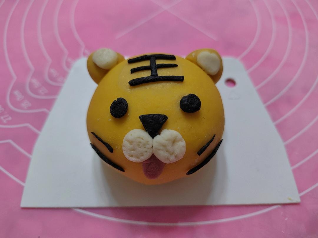 虎虎生威奶黄包