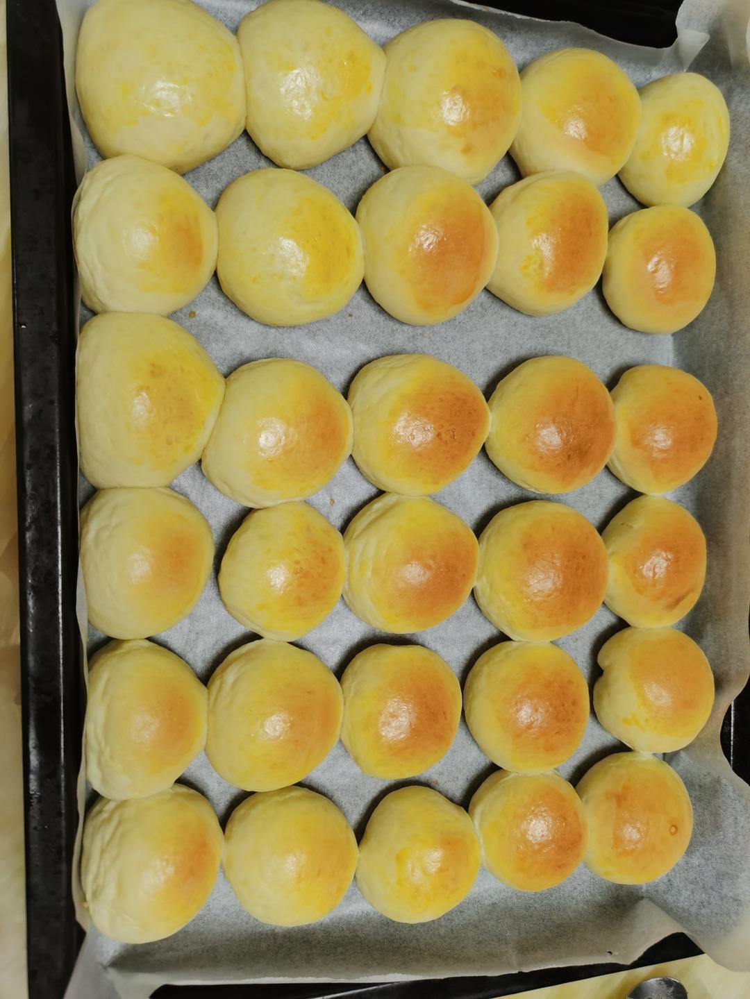 一口小面包，有着非常诱人的香味