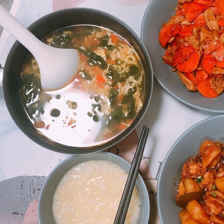 满满的全是菜的汤（简单易学味道很棒）