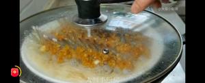 蒜蓉粉丝蒸虾（秋葵）的做法 步骤10